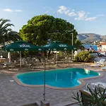 Hotel Vagabundo - Newly Renovated, 100m From Beach, Pool & Breakfast 4*