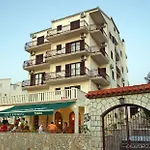 Vagabundo - Newly Renovated, 100m From Beach, Pool & Breakfast Hotel 4*