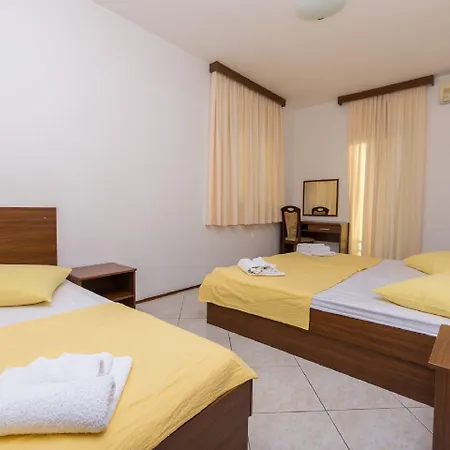 Katarina アパートホテル