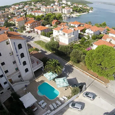 Katarina 3* オクルグ・ゴルニ