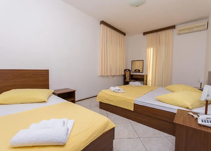 Vagabundo - Newly Renovated, 100m From Beach, Pool & Breakfast Hotell