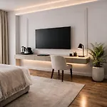 Vagabundo - Newly Renovated, 100m From Beach, Pool & Breakfast