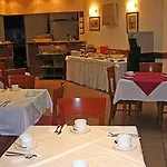 Vagabundo - Newly Renovated, 100m From Beach, Pool & Breakfast Szálloda