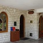 Vagabundo - Newly Renovated, 100m From Beach, Pool & Breakfast Szálloda Trogir