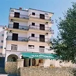 Vagabundo - Newly Renovated, 100m From Beach, Pool & Breakfast Trogir