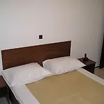 Vagabundo - Newly Renovated, 100m From Beach, Pool & Breakfast Szálloda