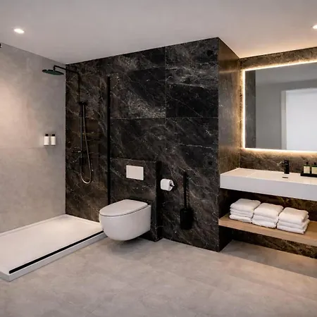 מלון Vagabundo - Newly Renovated, 100m From Beach, Pool & Breakfast