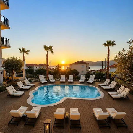 Vagabundo - Newly Renovated, 100m From Beach, Pool & Breakfast 4* Trogir