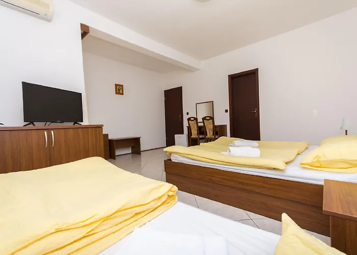 Vagabundo - Newly Renovated, 100m From Beach, Pool & Breakfast Hotel 4*