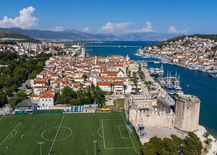 Vagabundo - Newly Renovated, 100m From Beach, Pool & Breakfast 4* Traù