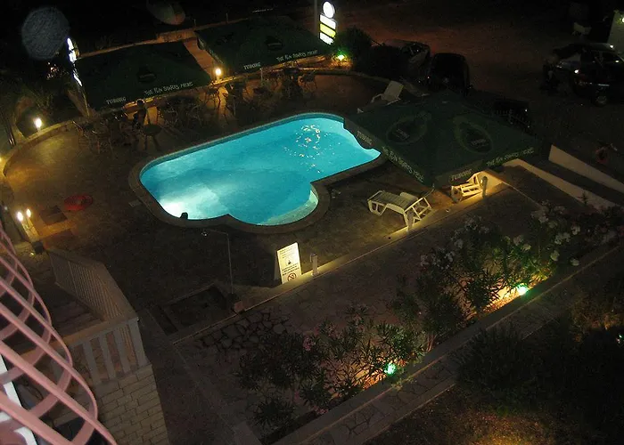 Vagabundo - Newly Renovated, 100m From Beach, Pool & Breakfast 4* Traù