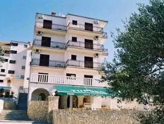 Vagabundo - Newly Renovated, 100m From Beach, Pool & Breakfast Traù