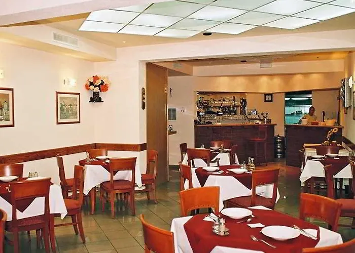 Vagabundo - Newly Renovated, 100m From Beach, Pool & Breakfast