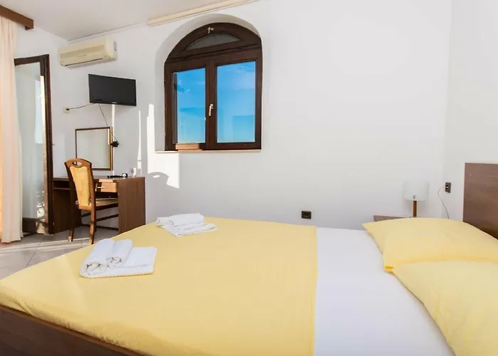 Vagabundo - Newly Renovated, 100m From Beach, Pool & Breakfast Hotel Traù