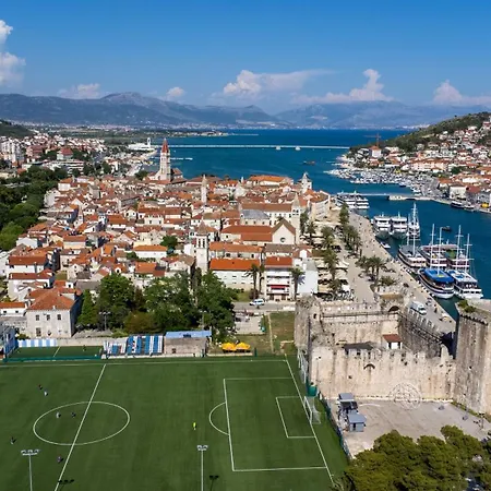 Vagabundo - Newly Renovated, 100m From Beach, Pool & Breakfast 4* Trogir