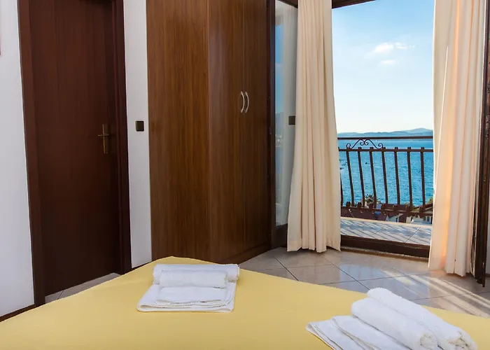 Vagabundo - Newly Renovated, 100m From Beach, Pool & Breakfast Szálloda