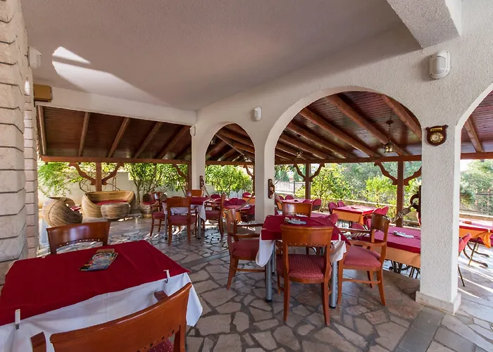 Vagabundo - Newly Renovated, 100m From Beach, Pool & Breakfast Szálloda