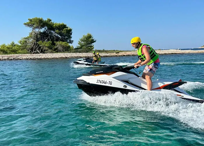 Vagabundo - Newly Renovated, 100m From Beach, Pool & Breakfast Trogir