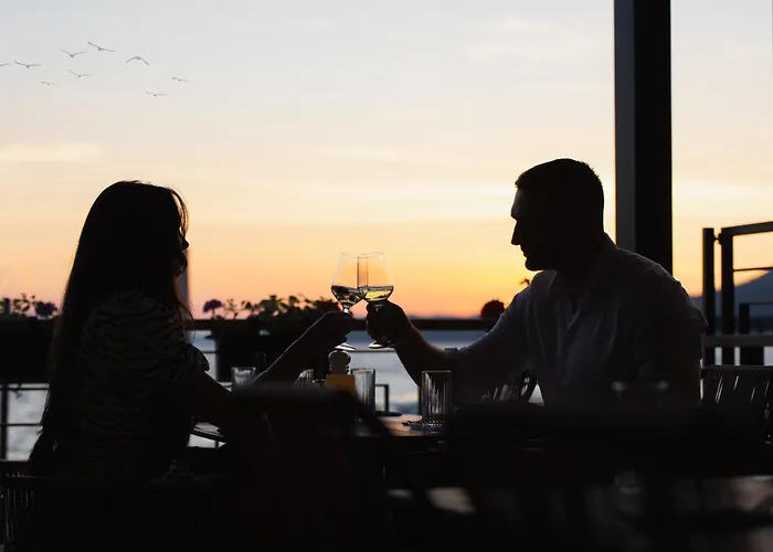 Vagabundo - Newly Renovated, 100m From Beach, Pool & Breakfast 4* Trogir