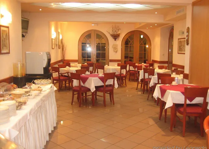 Vagabundo - Newly Renovated, 100m From Beach, Pool & Breakfast