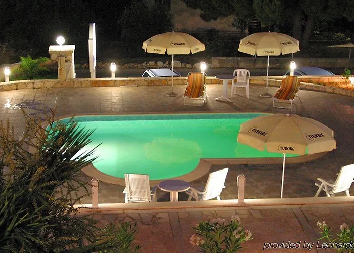 Vagabundo - Newly Renovated, 100m From Beach, Pool & Breakfast Trogir