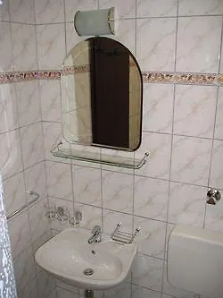 Vagabundo - Newly Renovated, 100m From Beach, Pool & Breakfast 4*