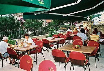 Vagabundo - Newly Renovated, 100m From Beach, Pool & Breakfast 4* Trogir