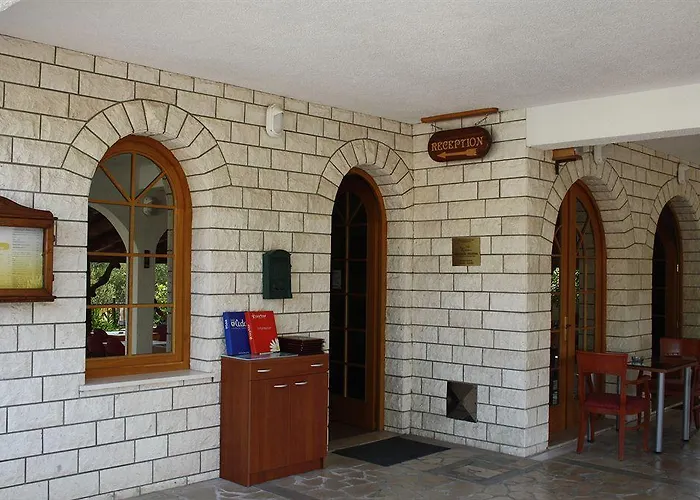 Vagabundo - Newly Renovated, 100m From Beach, Pool & Breakfast Szálloda Trogir