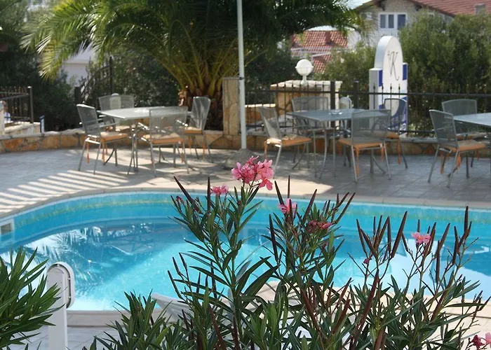 Vagabundo - Newly Renovated, 100m From Beach, Pool & Breakfast Szálloda 4*