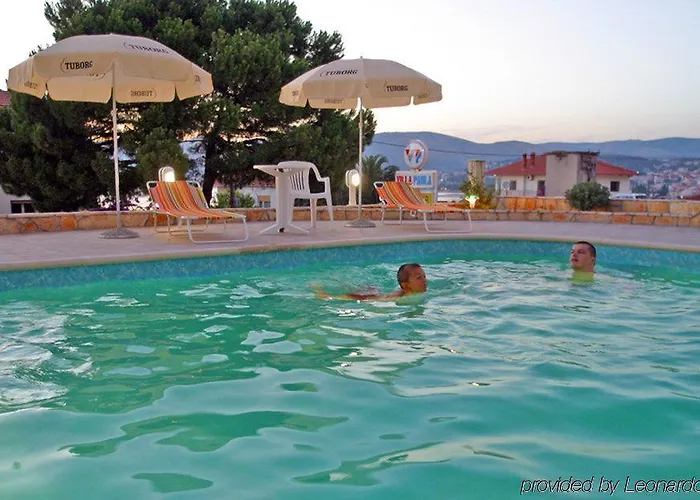 Vagabundo - Newly Renovated, 100m From Beach, Pool & Breakfast Szálloda Trogir