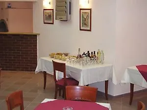 Vagabundo - Newly Renovated, 100m From Beach, Pool & Breakfast